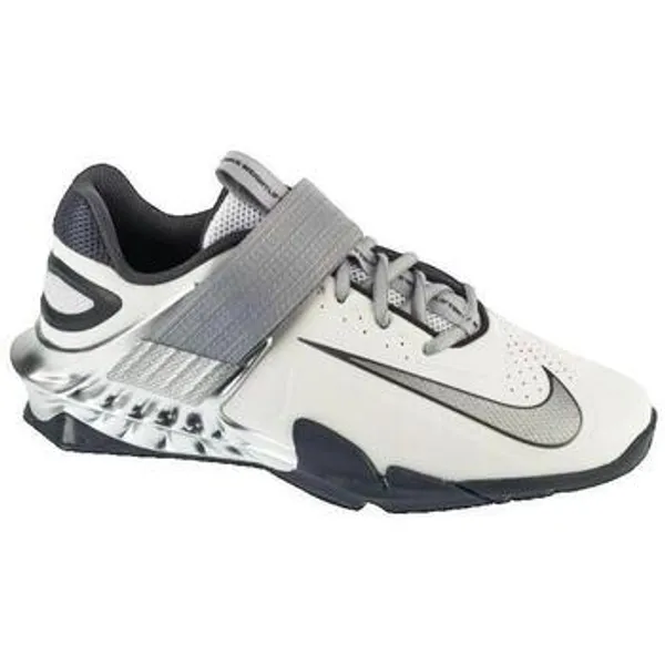 Nike Lage Sneakers Nike Chaussures de sport Savaleos SE avec talon 15 mm — vergelijk prijzen bij 1 winkel