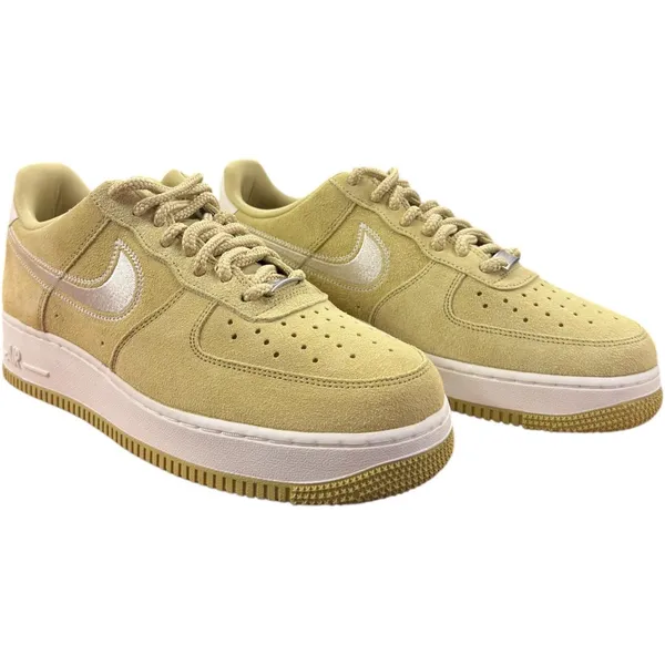 Nike Air Force 1 - Sneakers - Heren - Geel - Suede