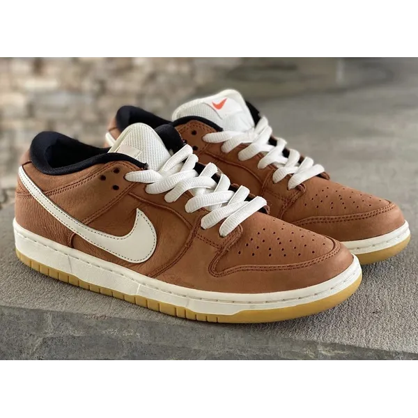Nike SB Dunk Low bruin
