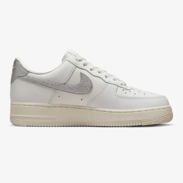 Nike Air Force 1 Low Beige / Zilver - Dames Sneaker - DQ7569