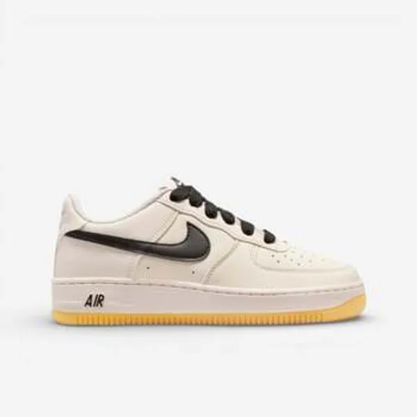 Nike Lage Sneakers Nike Air Force 1 Low LV8 Soft Pearl Gum Black (GS) — vergelijk prijzen bij 1 winkel